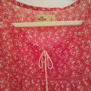 NWOT  Hollister  L  100% polyester  bright coral-hot pink-white  top